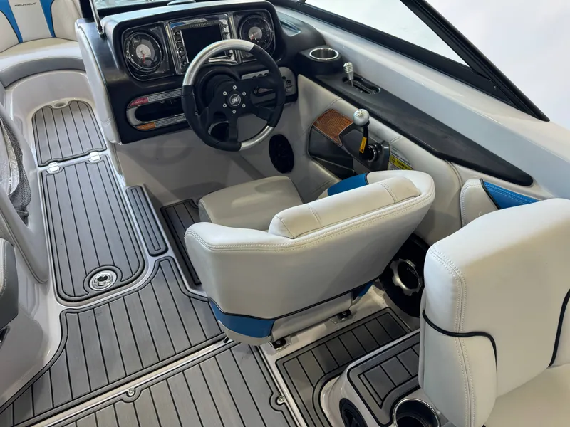 Slide: The Image of Nautique Super Air Nautique 210 2011 - 24