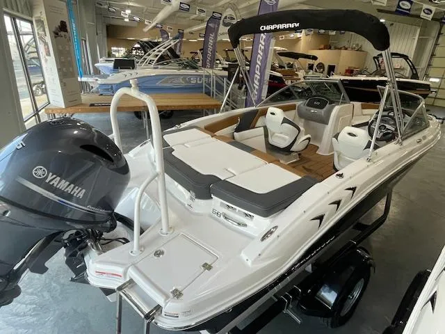 The Image of 2025 Chaparral 19 SSi OB boat with Yamaha outboard engine in showroom. - 0