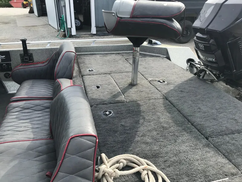Slide: The Image of 1990 Ranger 375V boat interior with gray and red seating, carpeted deck, and motor. - 8