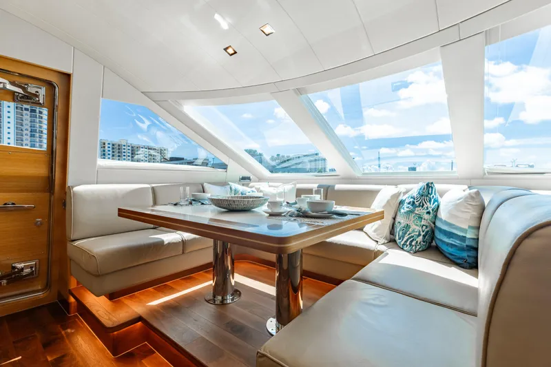 Slide: The Image of Q Forward Settee - 16