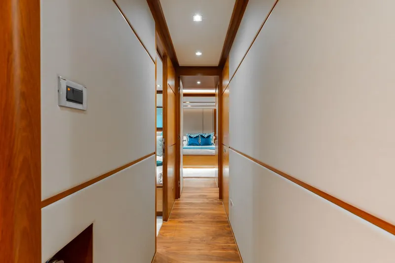 Slide: The Image of Q Lower guest accomodations - 18