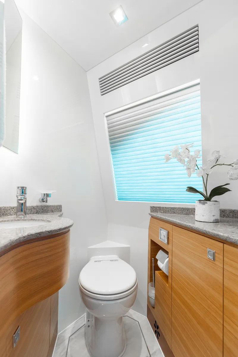 Slide: The Image of Q Skylounge Dayhead - 40