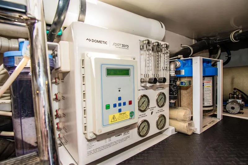 Slide: The Image of Hatteras 63 GT 2014 - 70