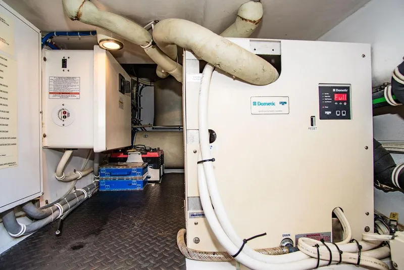 Slide: The Image of Hatteras 63 GT 2014 - 72