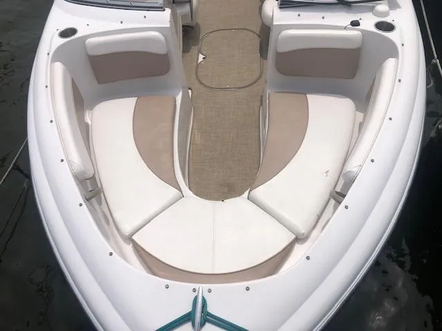 Slide: The Image of 2005 Four Winns 180 Horizon LE boat with beige and white seating. - 3