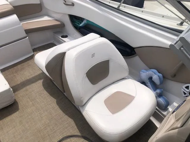 Slide: The Image of 2005 Four Winns 180 Horizon LE boat interior with white and beige seating. - 7