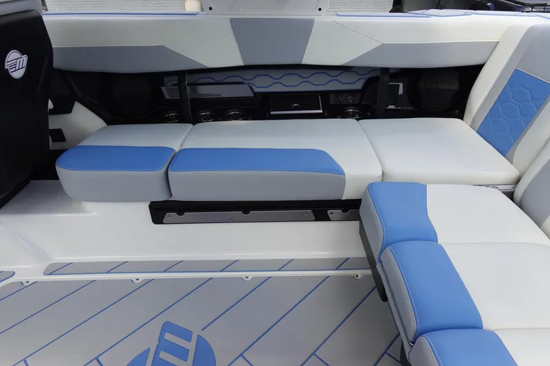 Slide: The Image of 2025 Malibu 23 LSV WAKESETTER interior with blue and white seating. - 13