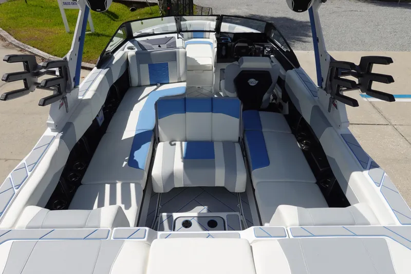 Slide: The Image of 2025 Malibu 23 LSV WAKESETTER interior with white and blue seating, spacious layout. - 15