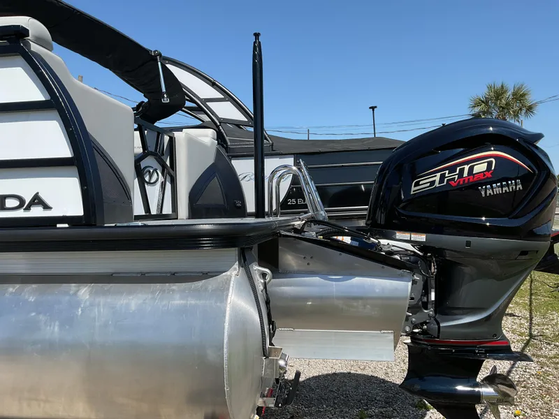 Slide: The Image of Veranda VX25RC 2024 - 11