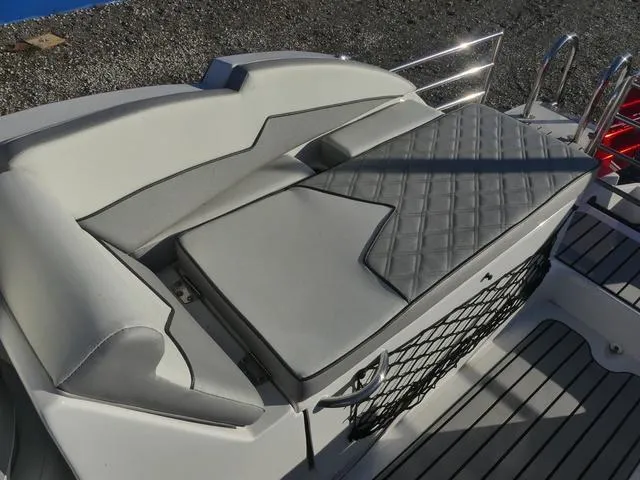 Slide: The Image of Speaker embedded in Caravelle Powerboats 251 XL 2023 seat upholstery. - 18