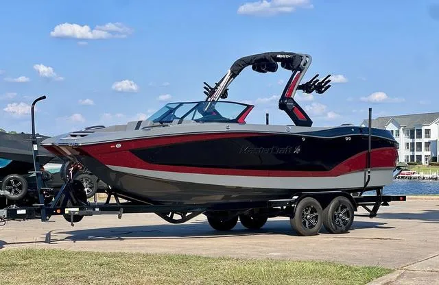 The Image of MasterCraft X24 2024 - 1