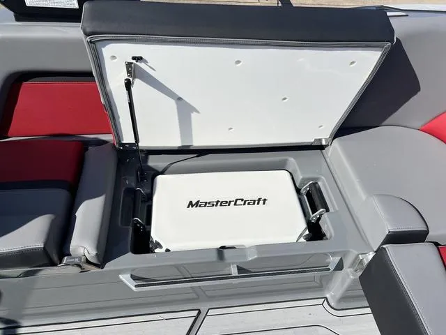 Slide: The Image of MasterCraft X24 2024 - 16