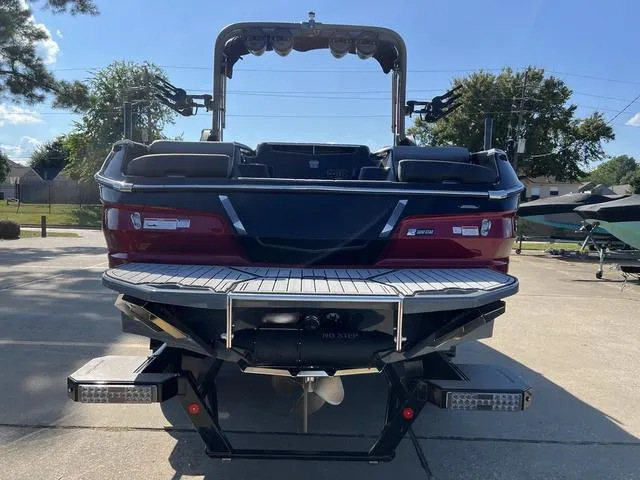 Slide: The Image of MasterCraft X24 2024 - 18