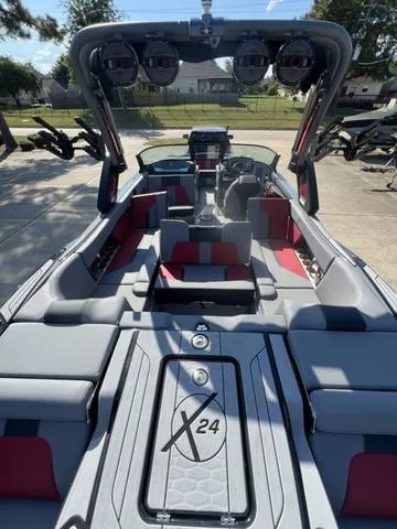 Slide: The Image of MasterCraft X24 2024 - 7