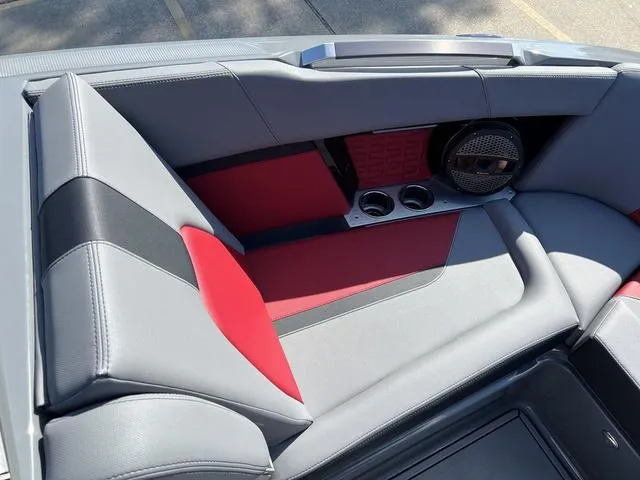 Slide: The Image of MasterCraft X24 2024 - 9