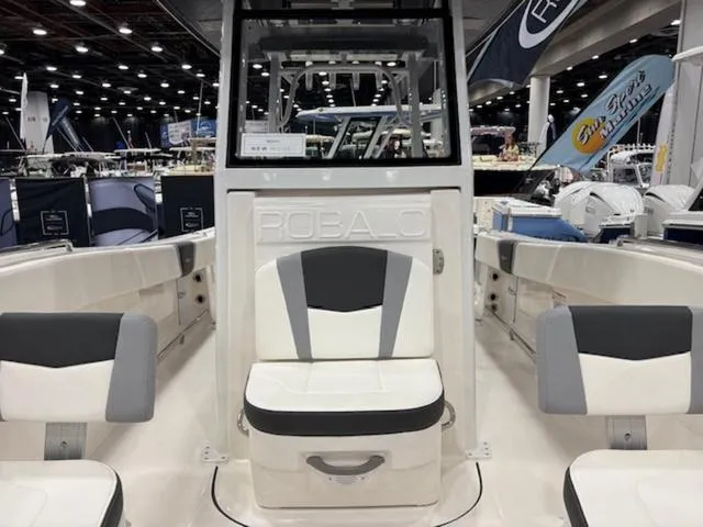 Slide: The Image of Robalo R270 Center Console 2024 - 5