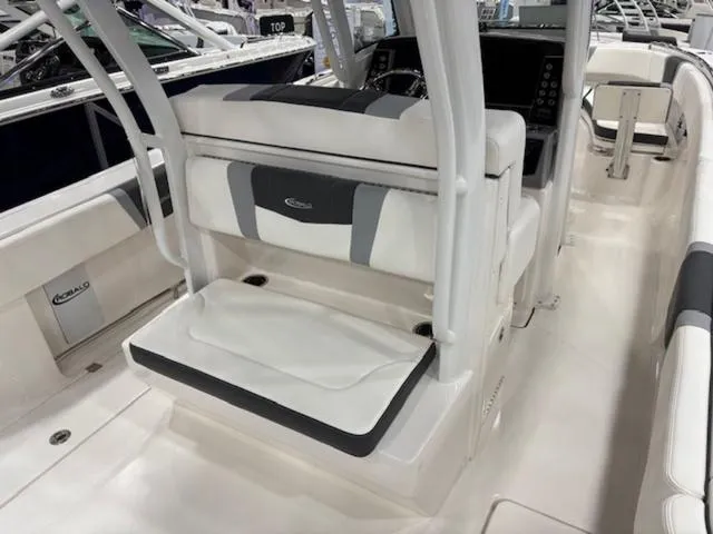 Slide: The Image of Robalo R270 Center Console 2024 - 7