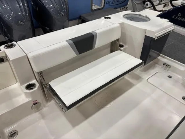 Slide: The Image of Robalo R270 Center Console 2024 - 9
