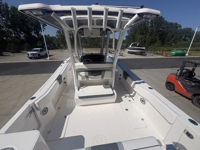 Slide: The Image of Robalo R270 Center Console 2024 - 3