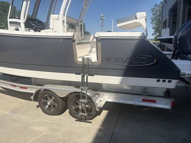Slide: The Image of Robalo R270 Center Console 2024 - 14