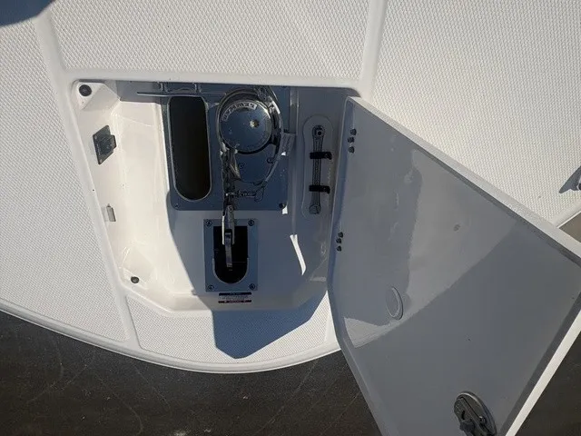 Slide: The Image of Robalo R270 Center Console 2024 - 11