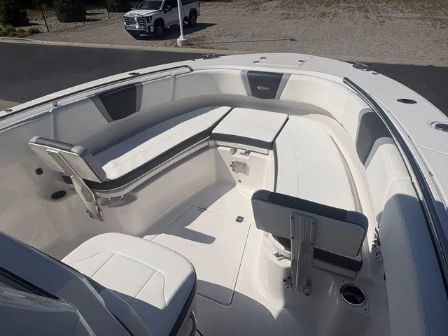 Slide: The Image of Robalo R270 Center Console 2024 - 9