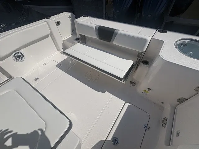 Slide: The Image of Robalo R270 Center Console 2024 - 4