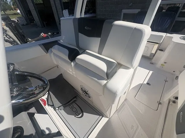 Slide: The Image of Robalo R270 Center Console 2024 - 7