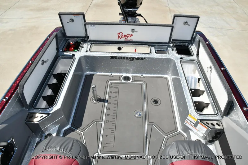 Slide: The Image of Ranger 621FS Pro Lowrance Equipped 2025 - 12