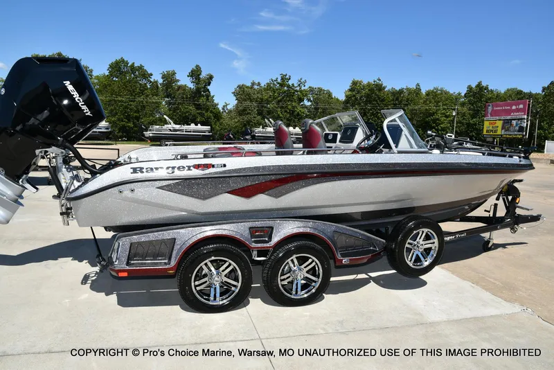 Slide: The Image of Ranger 621FS Pro Lowrance Equipped 2025 - 14