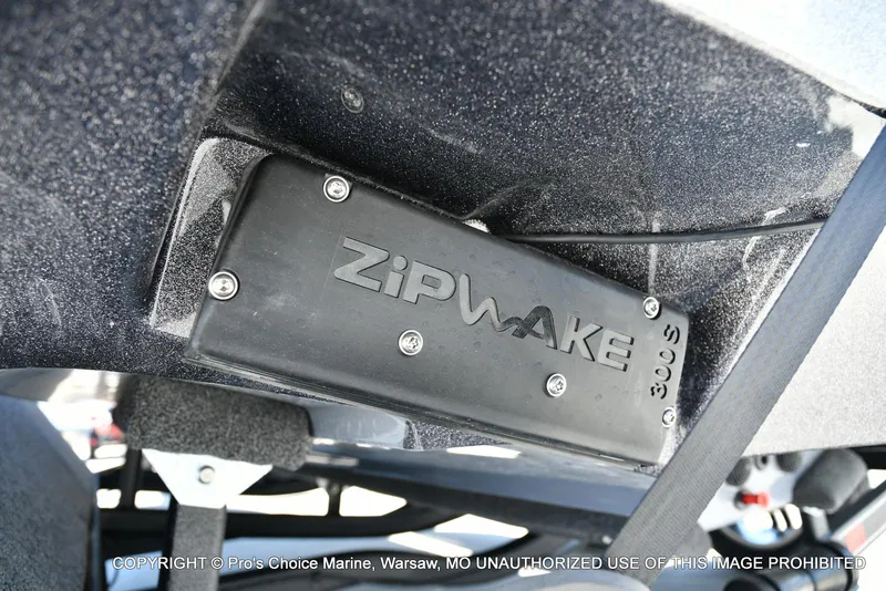 Slide: The Image of Ranger 621FS Pro Lowrance Equipped 2025 - 16