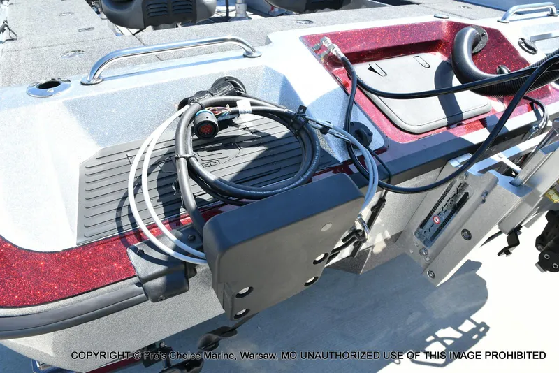 Slide: The Image of Ranger 621FS Pro Lowrance Equipped 2025 - 18