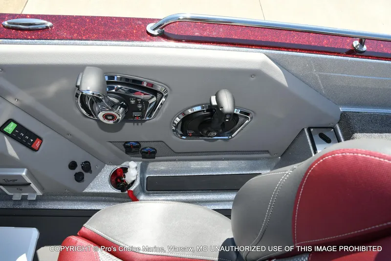 Slide: The Image of Ranger 621FS Pro Lowrance Equipped 2025 - 33