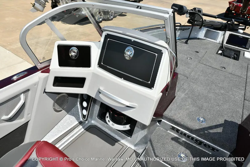 Slide: The Image of Ranger 621FS Pro Lowrance Equipped 2025 - 36