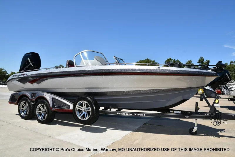 Slide: The Image of Ranger 621FS Pro Lowrance Equipped 2025 - 4