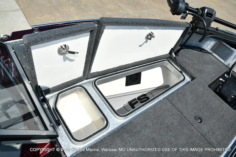 Slide: The Image of Ranger 621FS Pro Lowrance Equipped 2025 - 43