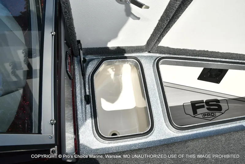 Slide: The Image of Ranger 621FS Pro Lowrance Equipped 2025 - 44