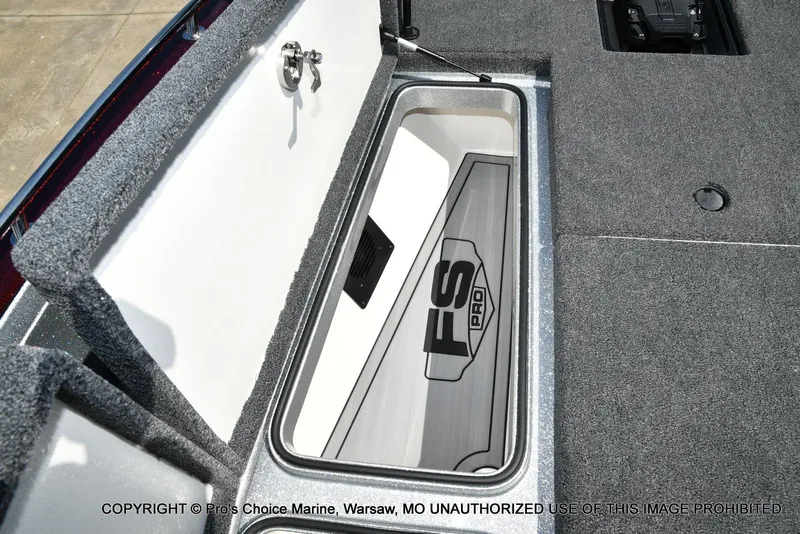 Slide: The Image of Ranger 621FS Pro Lowrance Equipped 2025 - 45