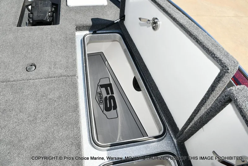 Slide: The Image of Ranger 621FS Pro Lowrance Equipped 2025 - 48