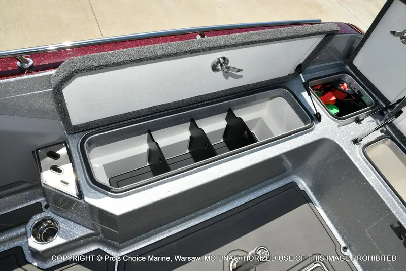 Slide: The Image of Ranger 621FS Pro Lowrance Equipped 2025 - 58