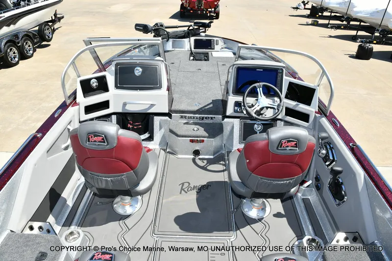 Slide: The Image of Ranger 621FS Pro Lowrance Equipped 2025 - 6