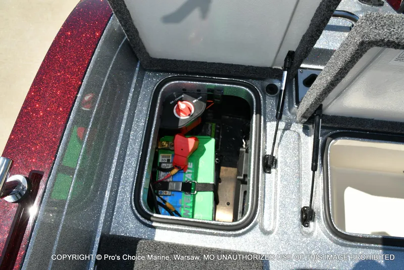 Slide: The Image of Ranger 621FS Pro Lowrance Equipped 2025 - 61