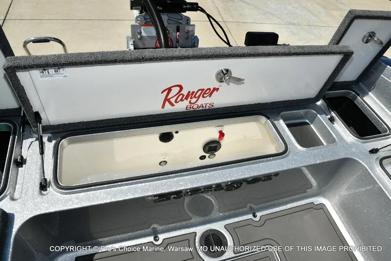 Slide: The Image of Ranger 621FS Pro Lowrance Equipped 2025 - 62
