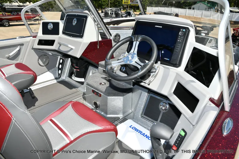 Slide: The Image of Ranger 621FS Pro Lowrance Equipped 2025 - 9