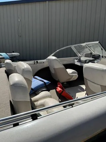 Slide: The Image of 2005 Sun Tracker 189 SPORT boat interior with seating and steering wheel. - 4