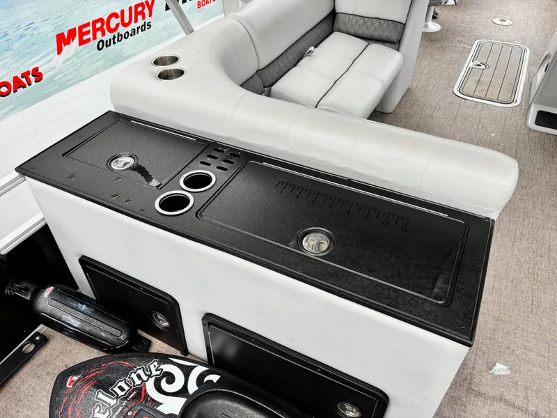 Slide: The Image of 2021 Ranger 223FC boat interior with seating and storage console. - 5