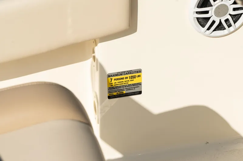 Slide: The Image of Scout 195 Sportfish 2025 boat capacity label, maximum 7 persons or 1050 lbs. - 30