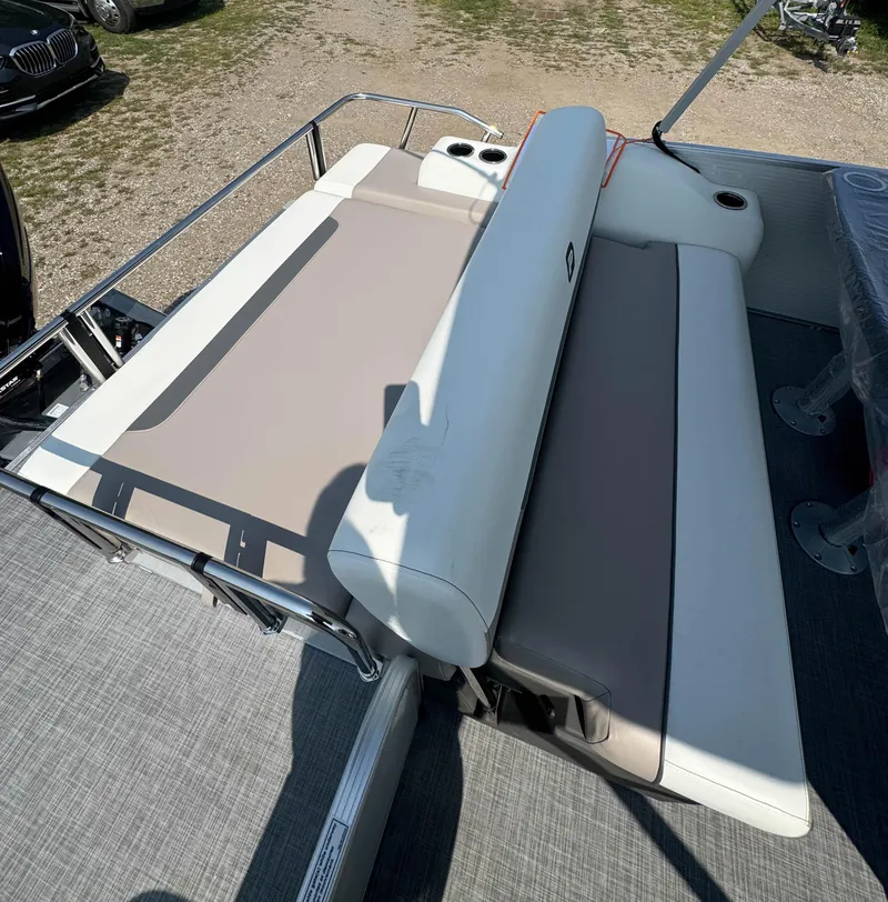 Slide: The Image of Princecraft Vectra 21 RL - 11