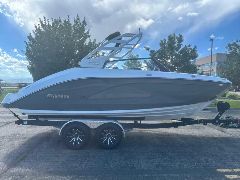 Slide: The Image of 2025 YAMAHA 222SD - 5