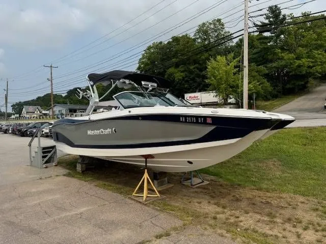 Slide: The Image of MasterCraft X26 2020 - 2